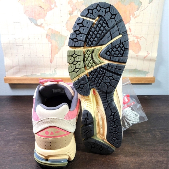 BRAND NEW New Balance 2002R Hiking Pack Beige Men's Size 11.0 - Picture 7 of 7